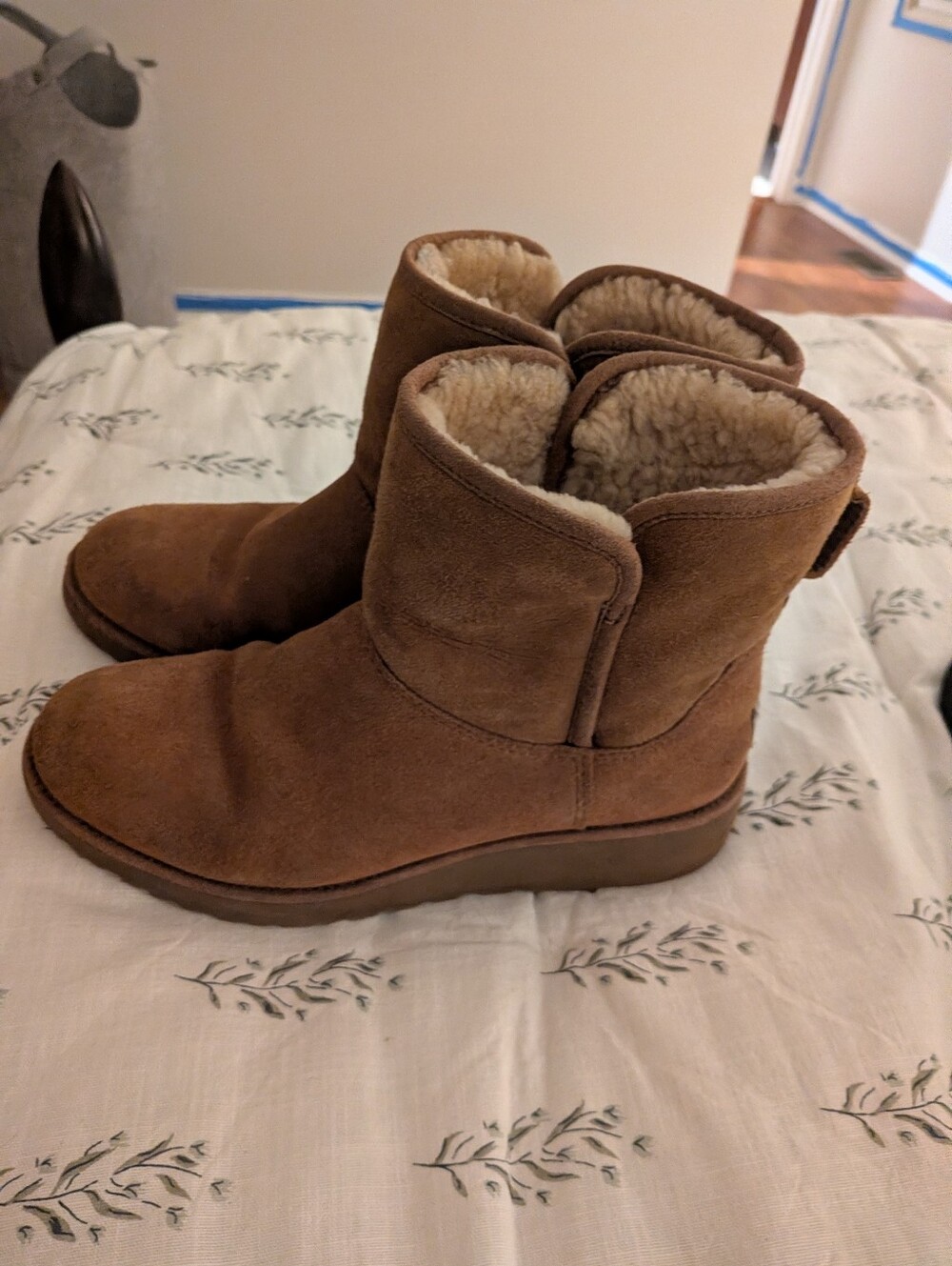 UGG Boots Size 7 Kristin Wedge Classic Mini Suede Shearling Chestnut Brown